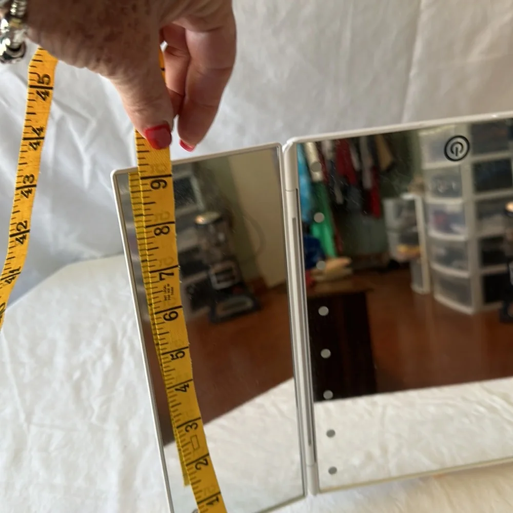 MAKE UP MIRROR BATTERIES NEED AAA